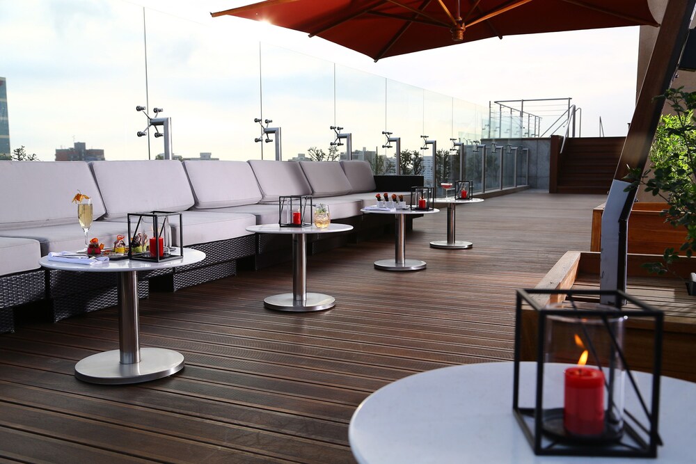 Poolside Bar