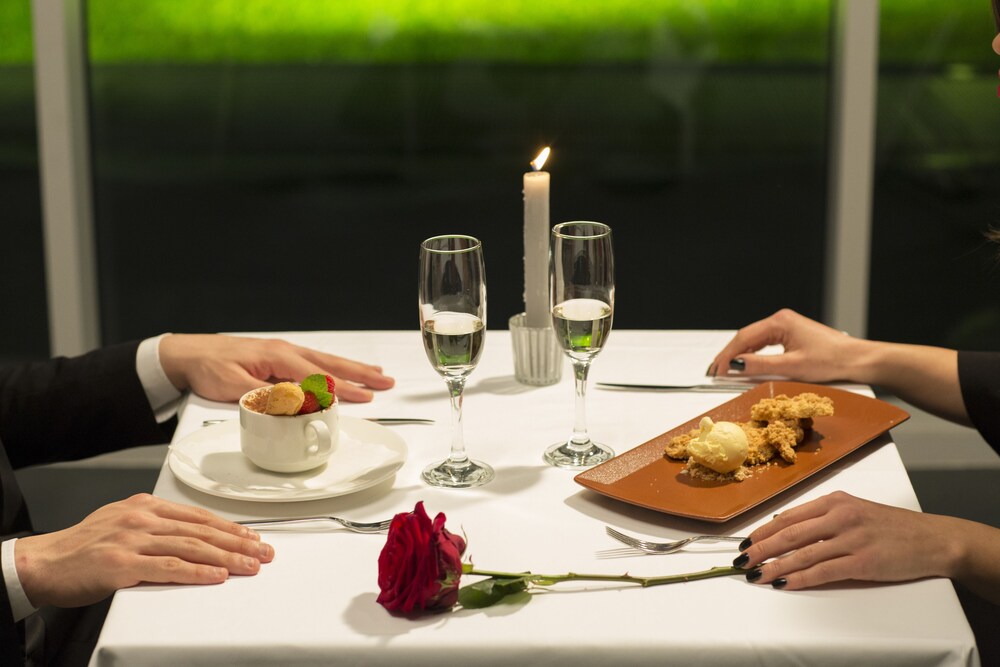 Couples Dining