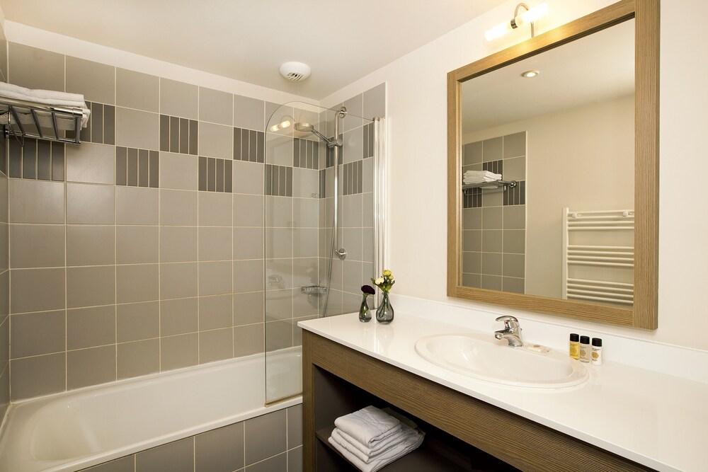 Studio - Bathroom