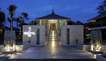 Hotel Front - Evening/Night