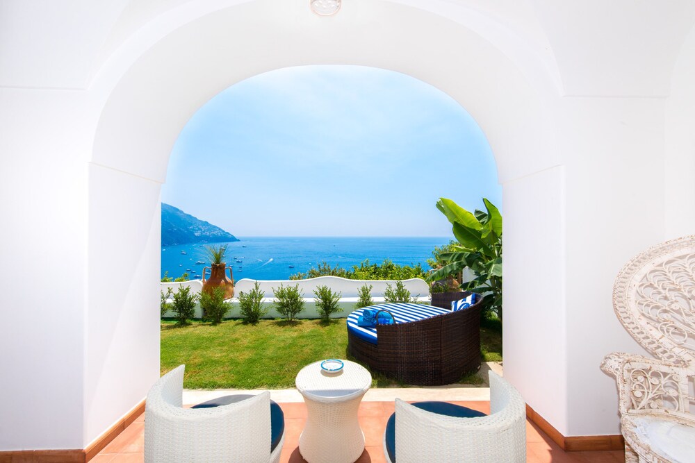 Royal Suite, 2 Queen Beds, Jetted Tub, Sea View - Beach/Ocean View