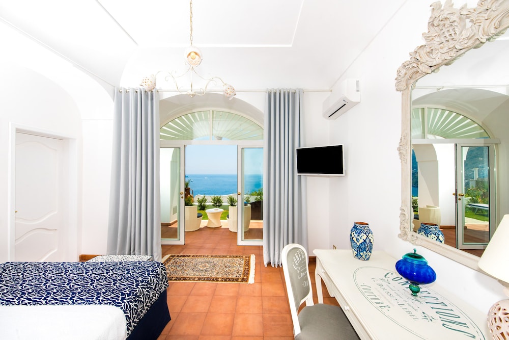 Royal Suite, 2 Queen Beds, Jetted Tub, Sea View - Guestroom View