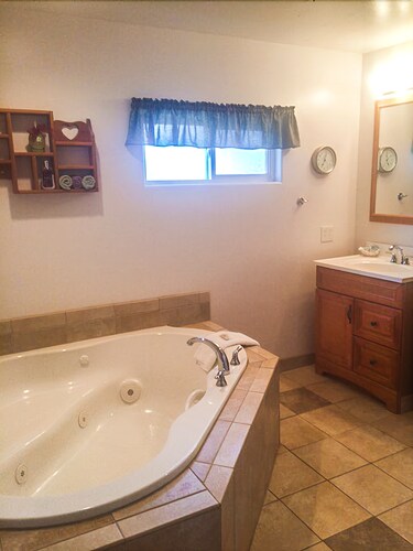 Family Cabin, Kitchen - Jetted Tub
