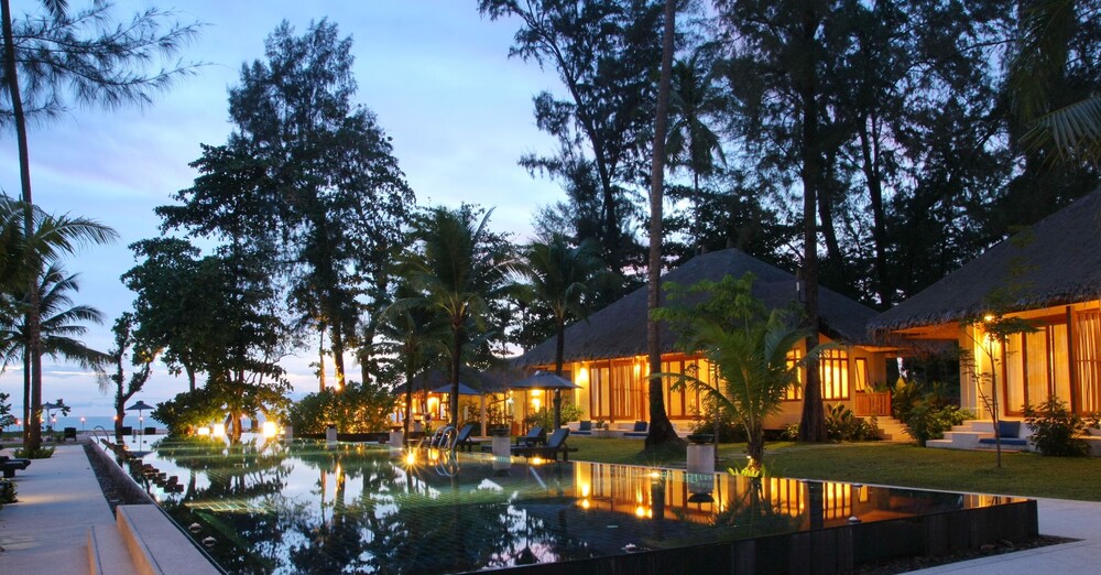 Hotel Front - Evening/Night