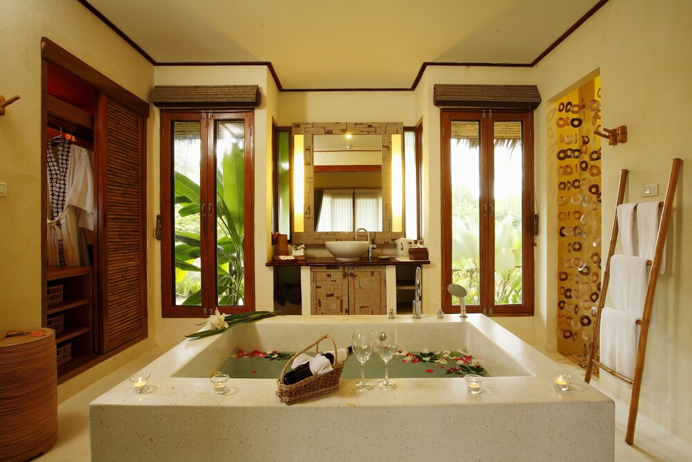 Jetted Tub