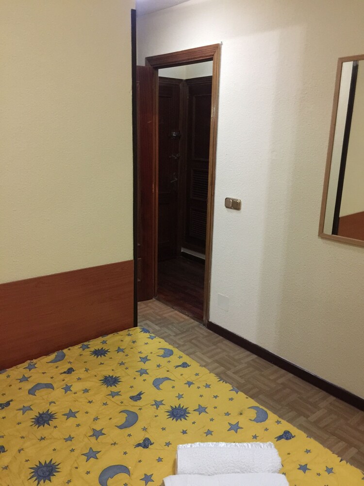 Basic Apartment (5 people) - Guestroom
