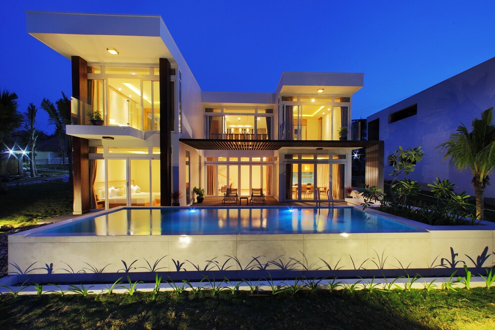 Hotel Front - Evening/Night