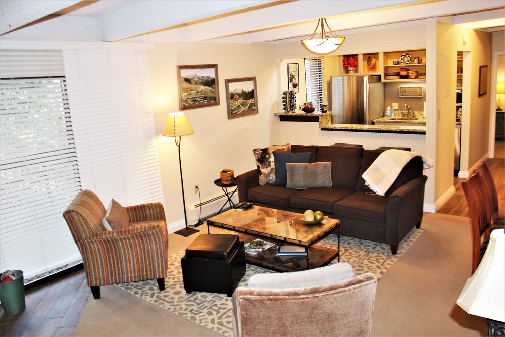 Standard Room, 2 Bedrooms - Living Room