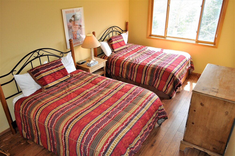 Standard Room, 2 Bedrooms - Guestroom