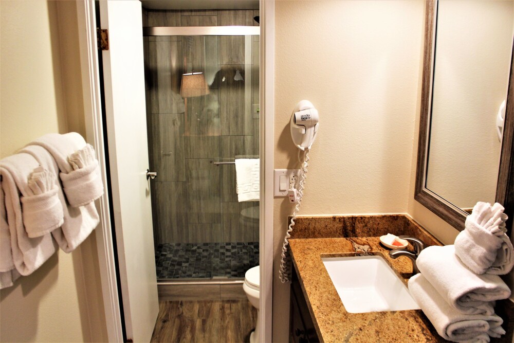 Standard Room, 2 Bedrooms - Bathroom