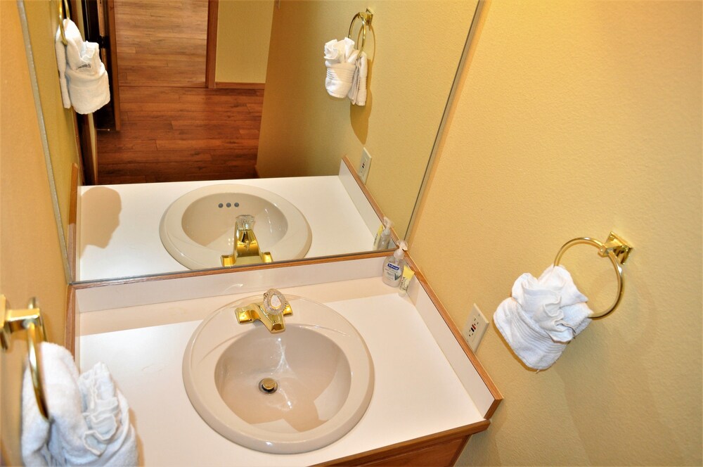 Standard Room, 2 Bedrooms - Bathroom Sink
