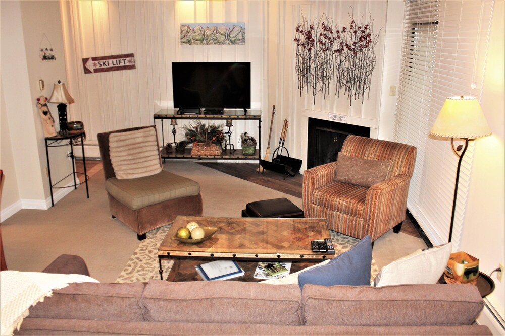Standard Room, 2 Bedrooms - Living Room