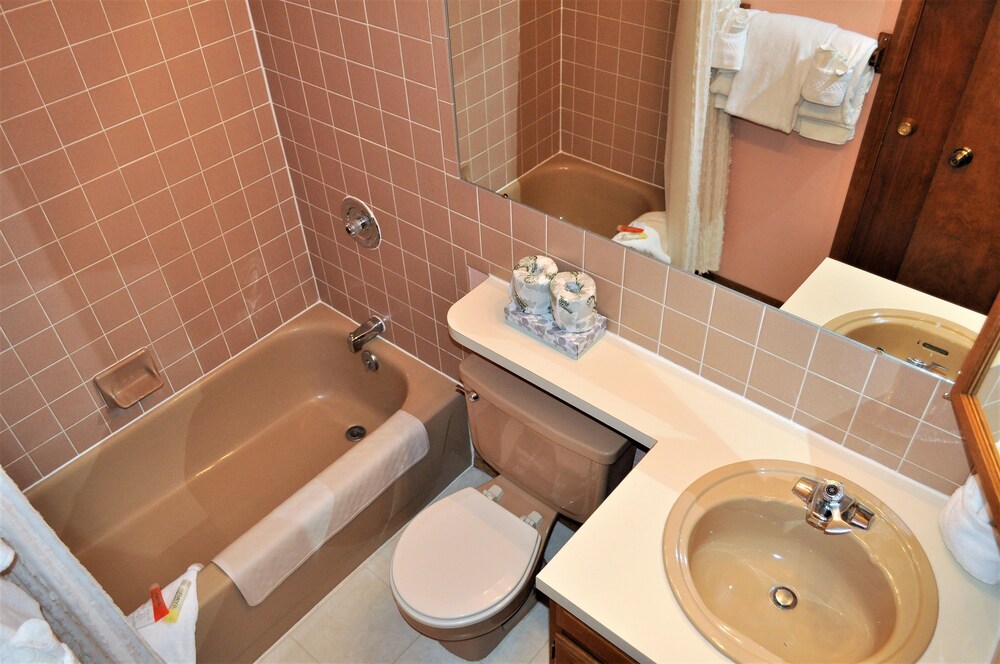 Standard Room, 2 Bedrooms - Bathroom