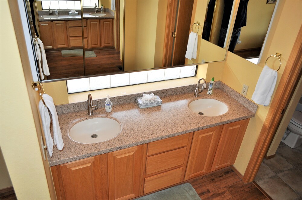 Standard Room, 2 Bedrooms - Bathroom Sink