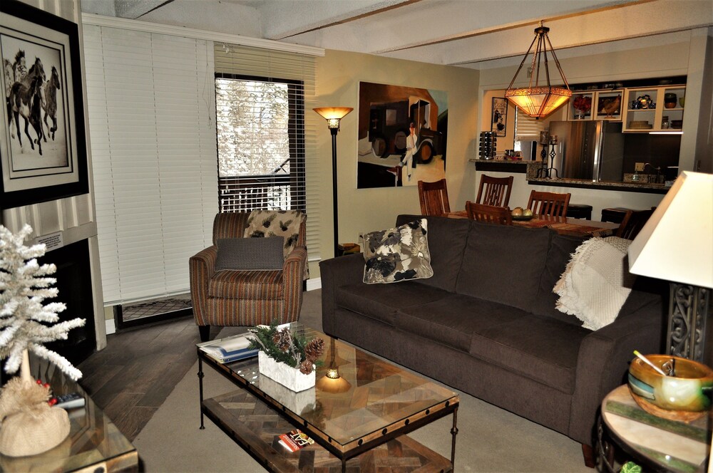 Standard Room, 2 Bedrooms - Living Area