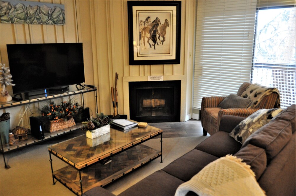 Standard Room, 2 Bedrooms - Living Area