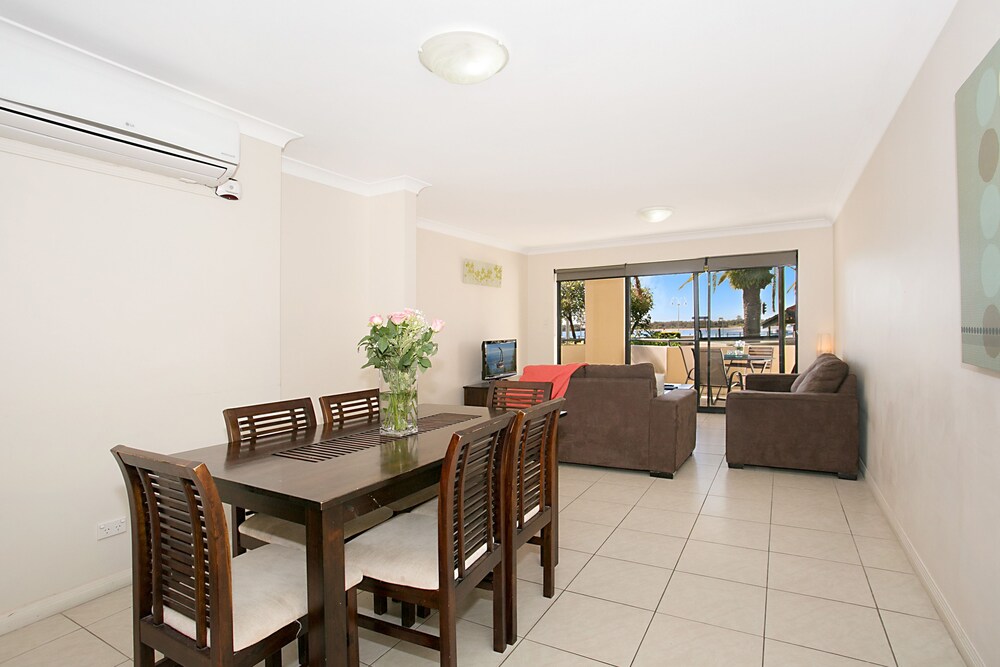 Apartment, 2 Bedrooms - Living Room