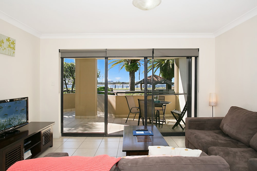 Apartment, 2 Bedrooms - Living Area