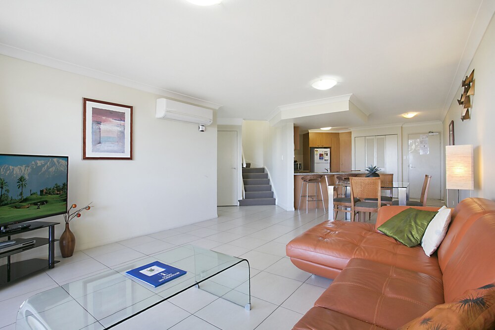 Apartment, 2 Bedrooms, Jetted Tub - Living Area
