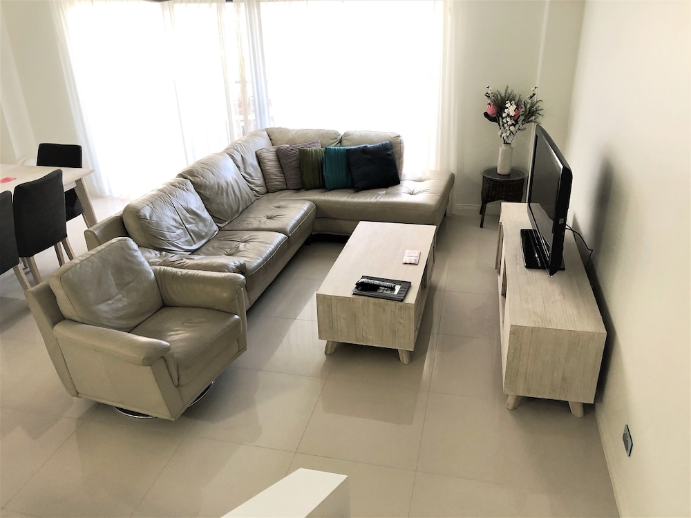 Superior Apartment, 3 Bedrooms - Living Area