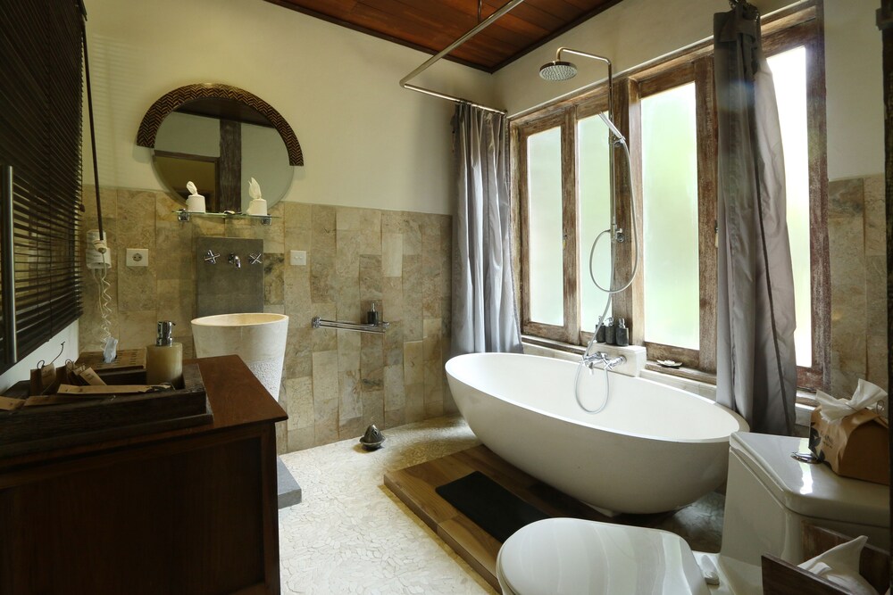 Junior Suite, 1 Bedroom, Balcony, Garden View - Bathroom