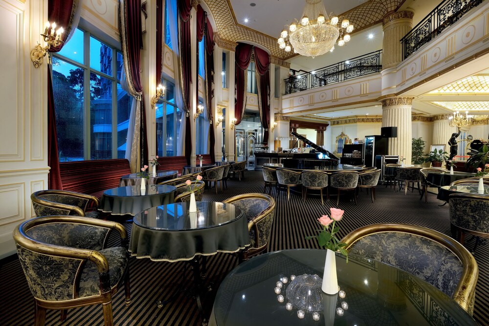 Hotel Lounge