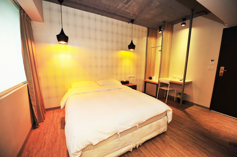 Standard Double Room - Guestroom