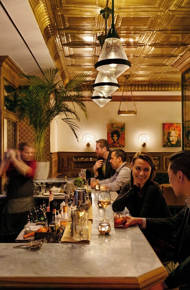 Hotel Bar