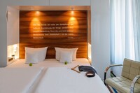 Standard Room, 1 Queen Bed