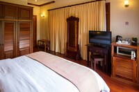Deluxe Single Room, 1 King Bed, Garden View