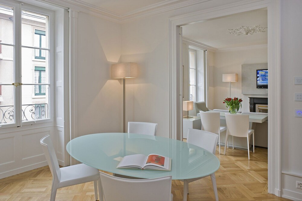 Essbereich im Zimmer (Familienapartment, 2 Schlafzimmer)