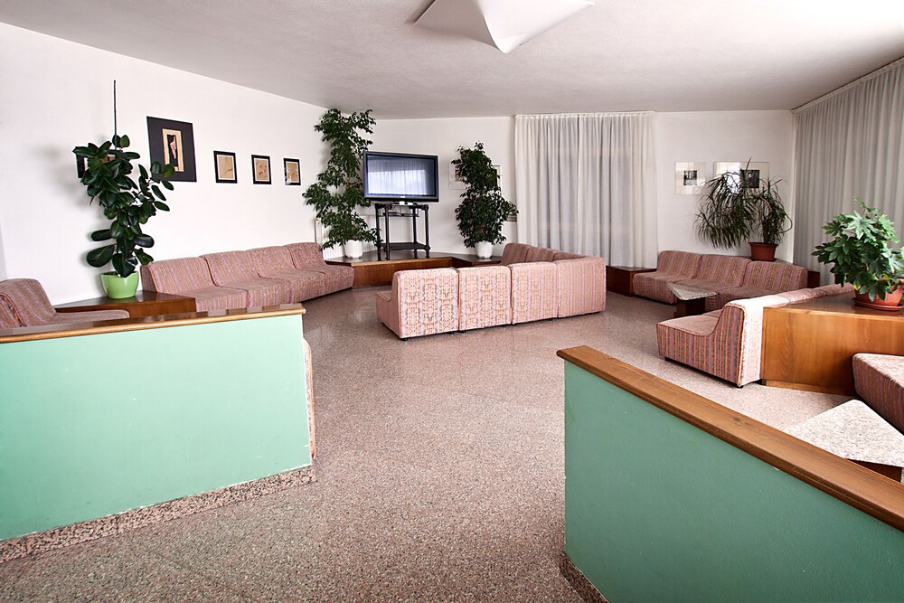 Hotel Lounge