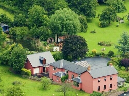 Pen-y-bryn House