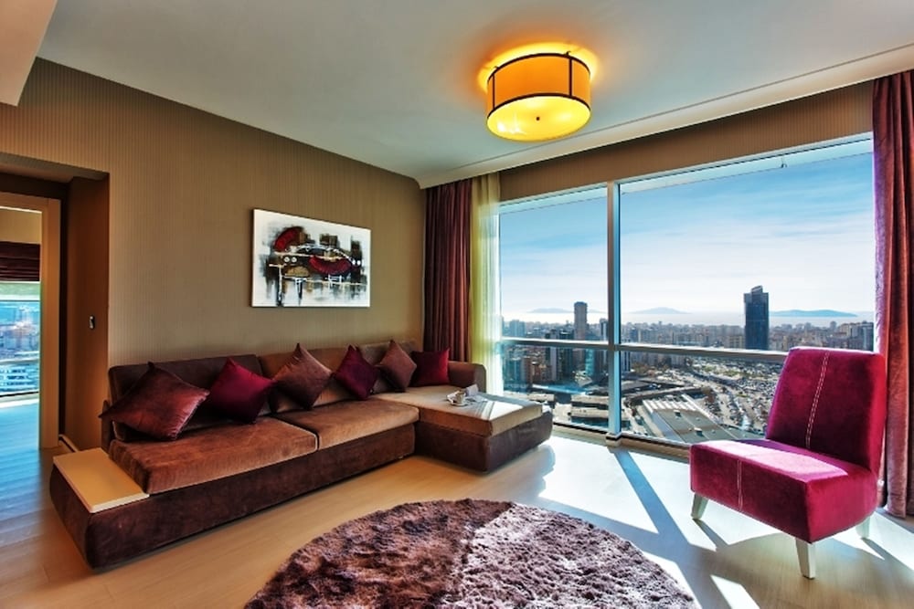 Panoramic Suite - Living Area