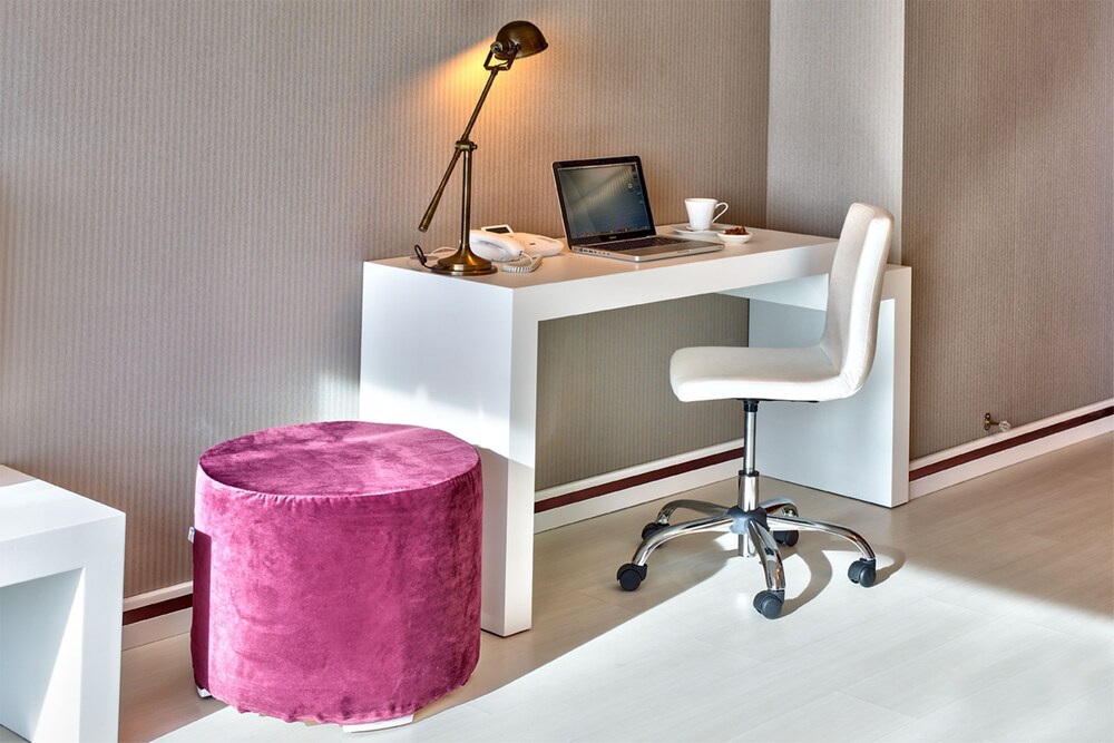 Panoramic Suite - Living Area