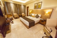 Club Room, 1 King Bed