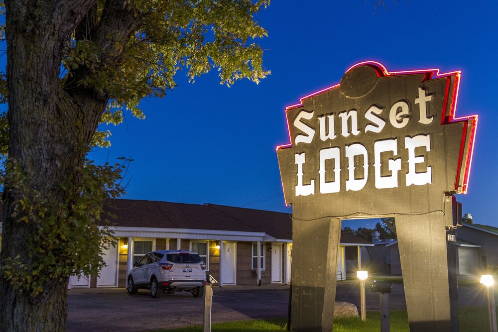 Hotel Front - Evening/Night