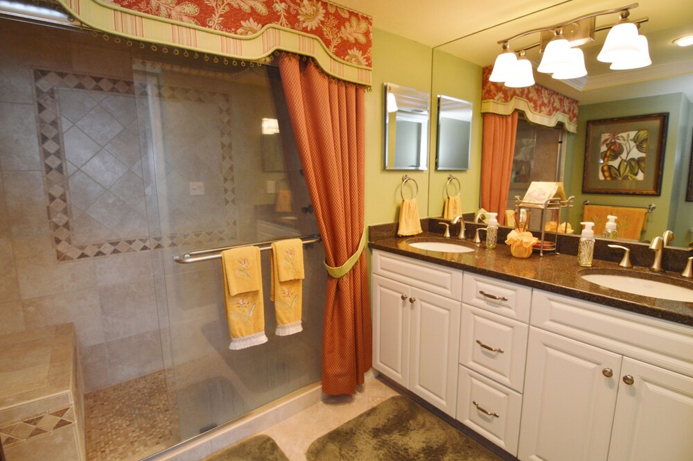 Luxury Condo, 2 Bedrooms, 2 Bathrooms (waterfront) - Bathroom