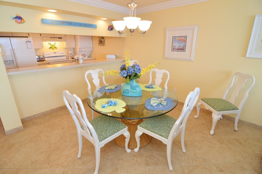 Standard Condo, 2 Bedrooms, 2 Bathrooms (waterfront) - In-Room Dining