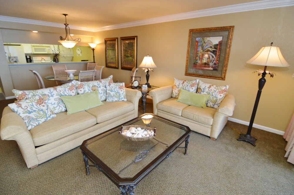 Standard Condo, 2 Bedrooms, 2 Bathrooms (waterfront) - Living Room