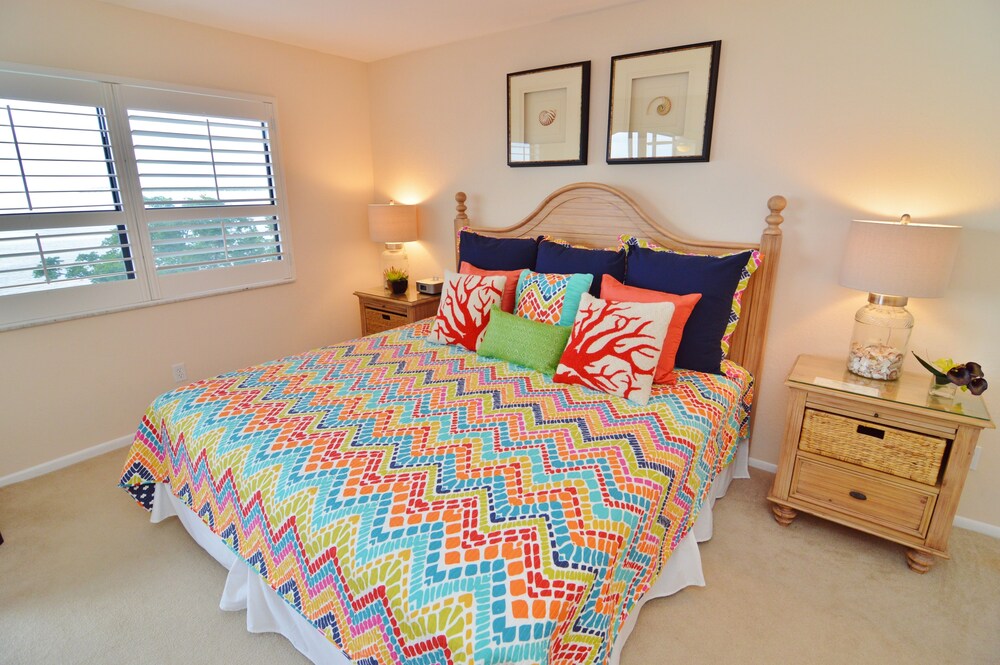 Luxury Condo, 2 Bedrooms, 2 Bathrooms (waterfront) - Guestroom