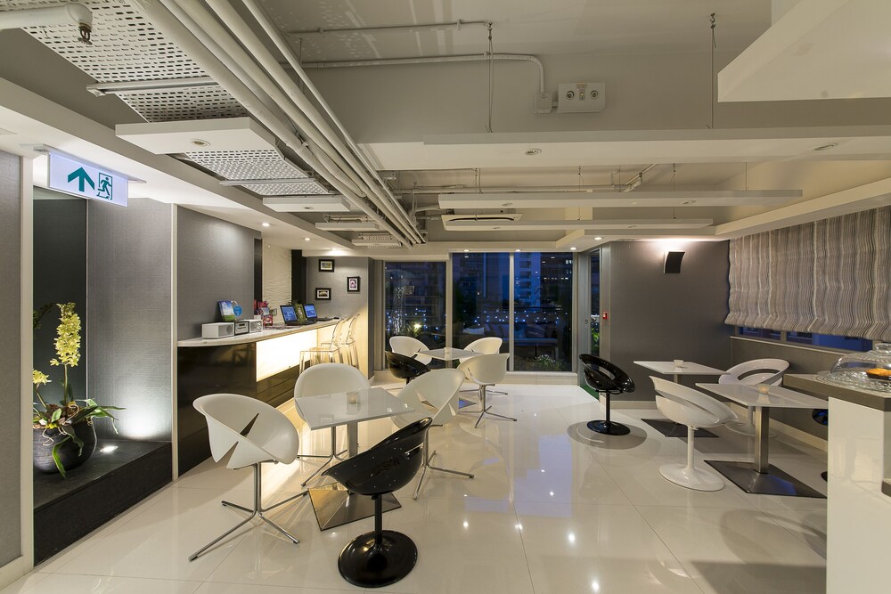 Executive Lounge