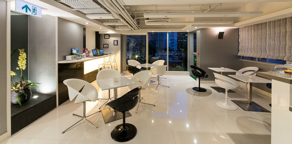 Hotel Lounge