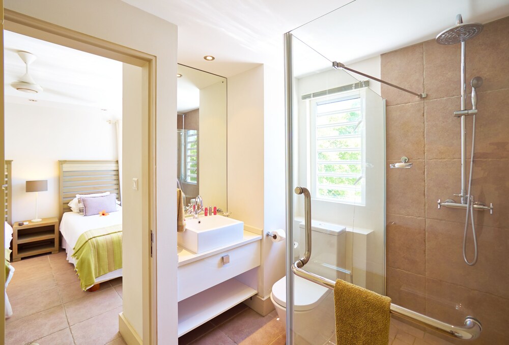 Suite, 3 Bedrooms - Bathroom Shower