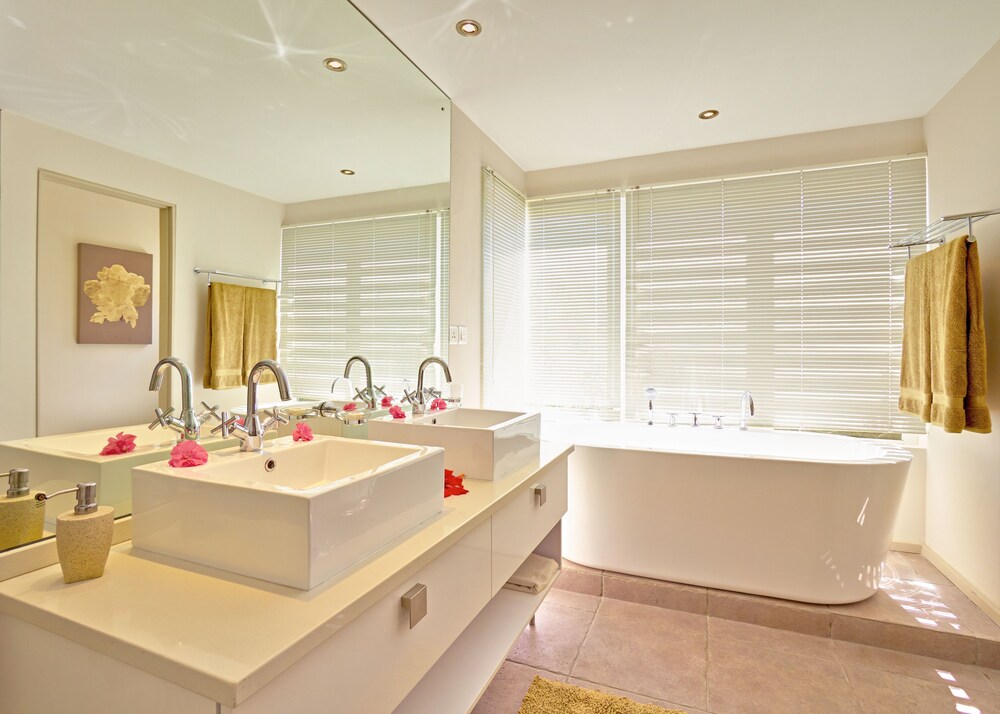 Suite, 3 Bedrooms - Deep Soaking Bathtub