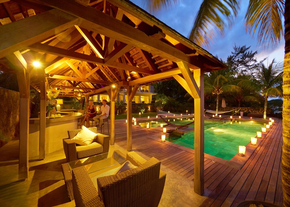 Poolside Bar