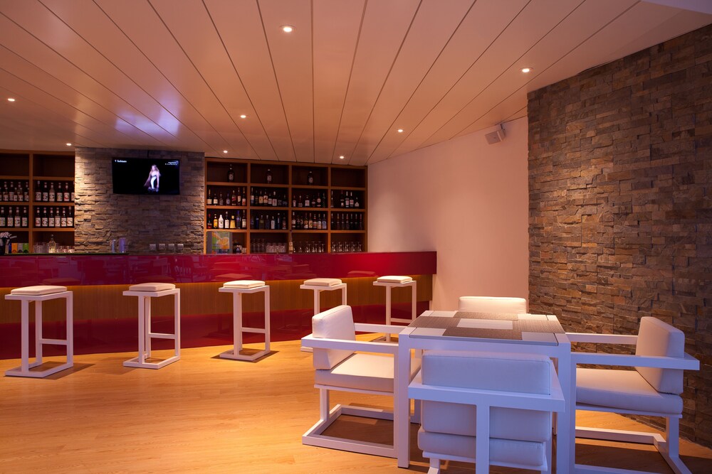 Poolside Bar