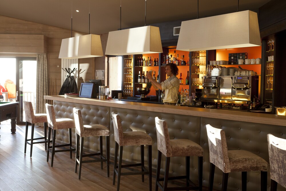 Hotel Bar