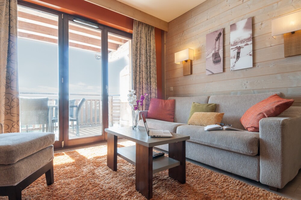 Standard 1 Bedroom Apartment for 4 people - Living Room