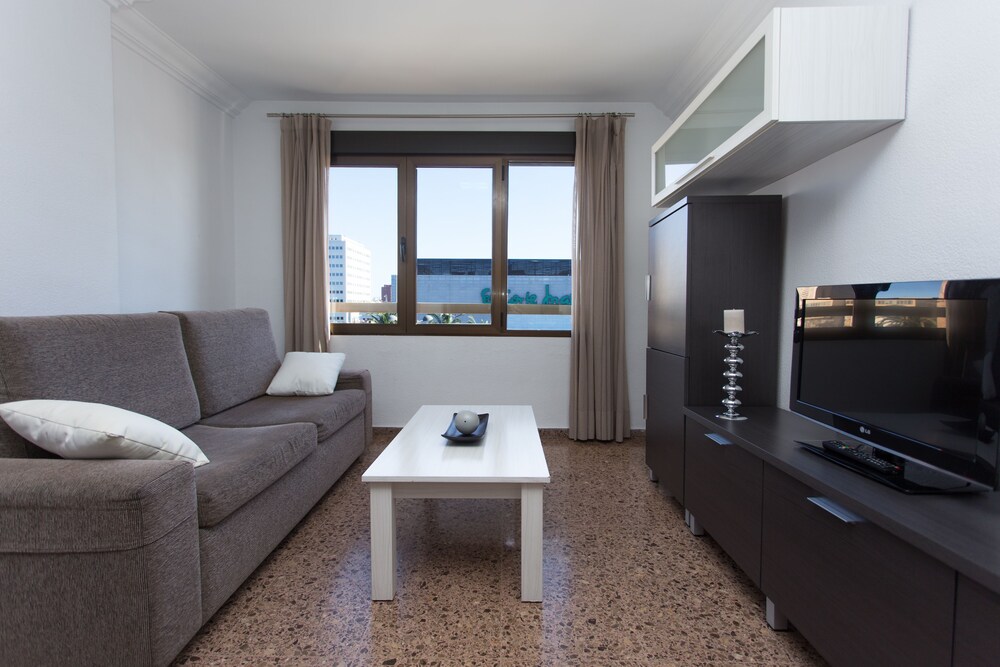 거실 (Two Bedroom Apartment for 4 adults and 1 child )